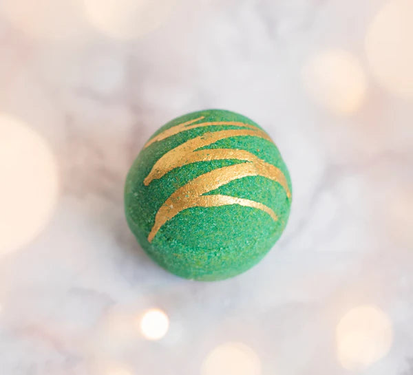 CAIT AND CO HOLLY JOLY BATH BOMB