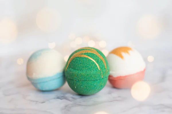 CAIT AND CO HOLLY JOLY BATH BOMB