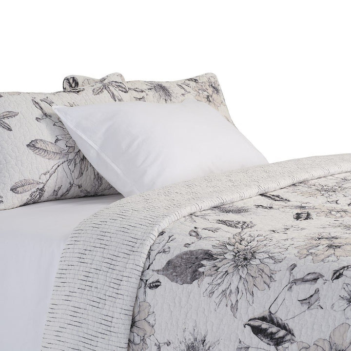 JUSTINA IVORY QUILT WITH FLOWERS DOUBLE/QUEEN 3 PCS