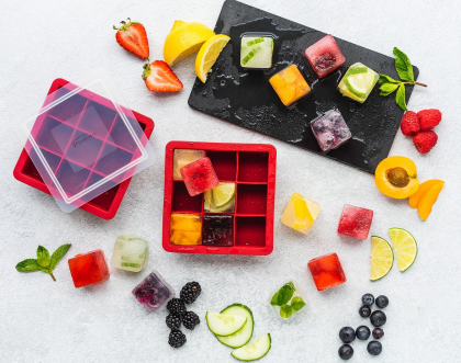 2 SILICONE STACKABLE ICE CUBE TRAYS WITH LID