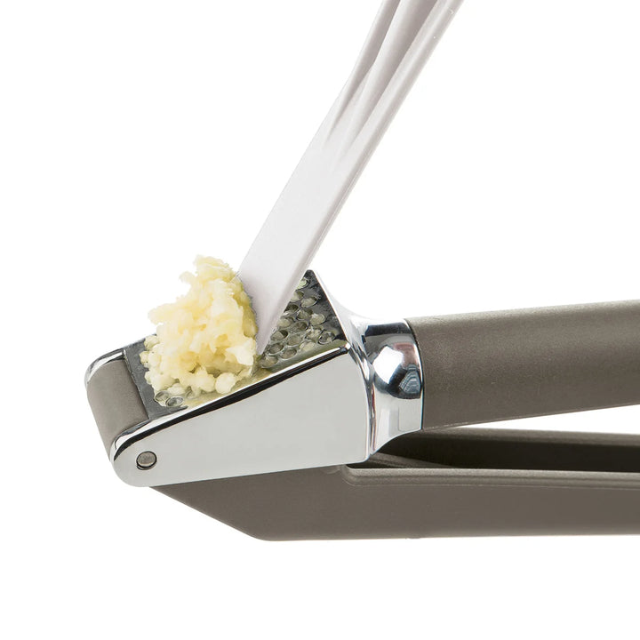 RICARDO Garlic Press with Cleaning Tool