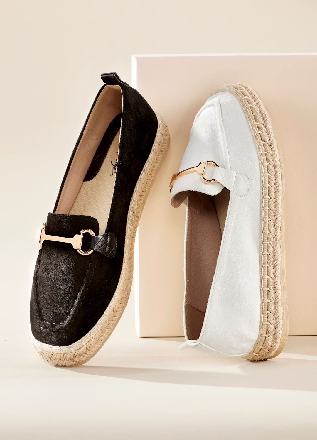 RESORT SLIP ONS - WHITE/BLACK