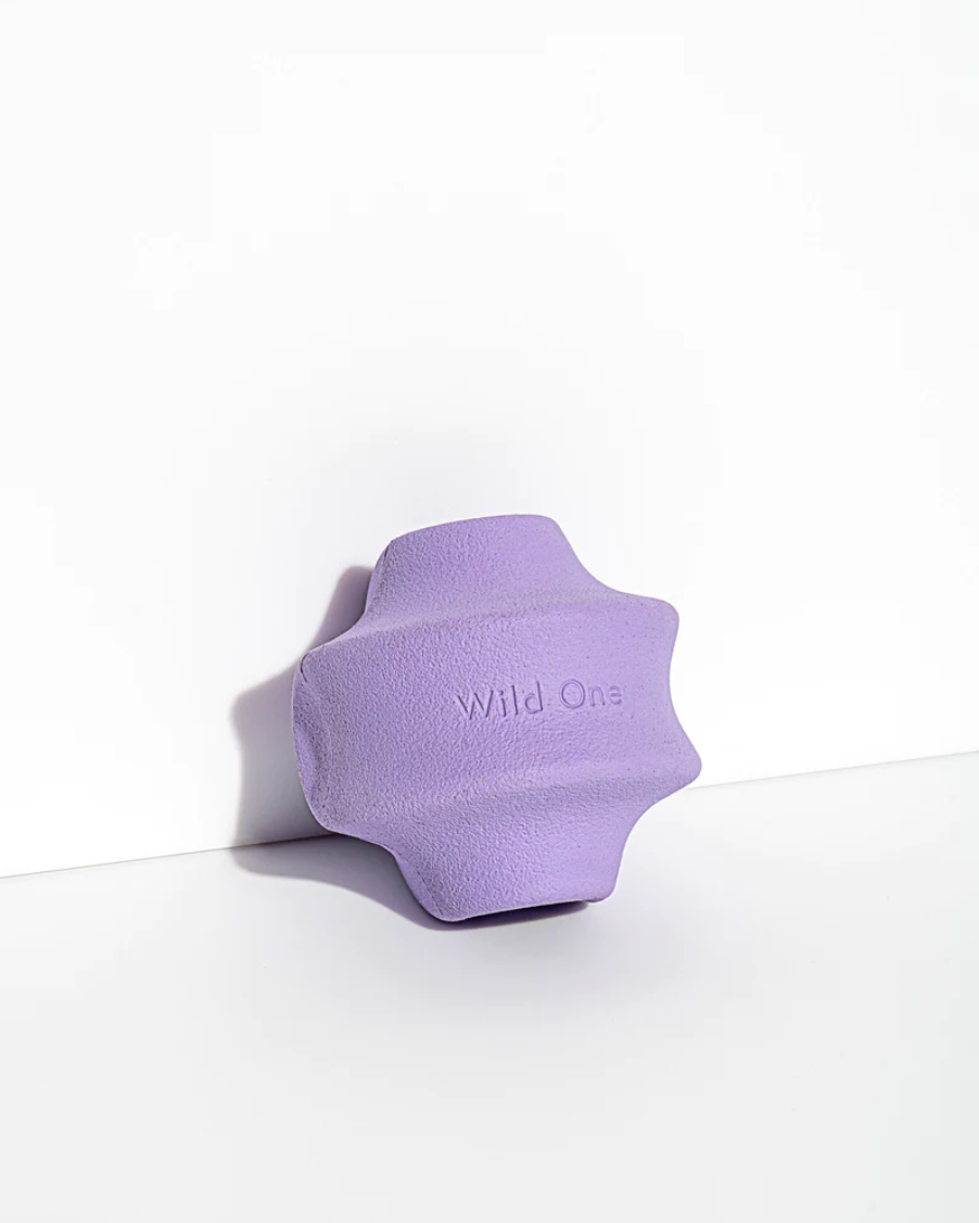 Wild One Small Twist Toss (1.7"(W) X 1.7"(D) X 1.7" (H) 0.1lbs)- Lilas