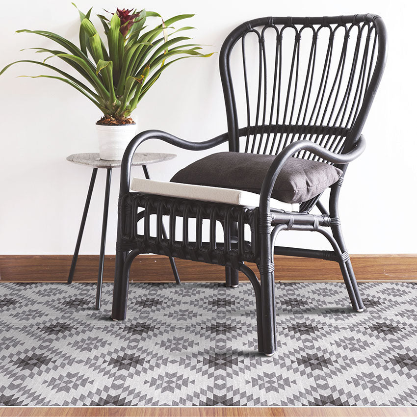 Adama Alma Helado Black Vinyl Rug 91x152 cm