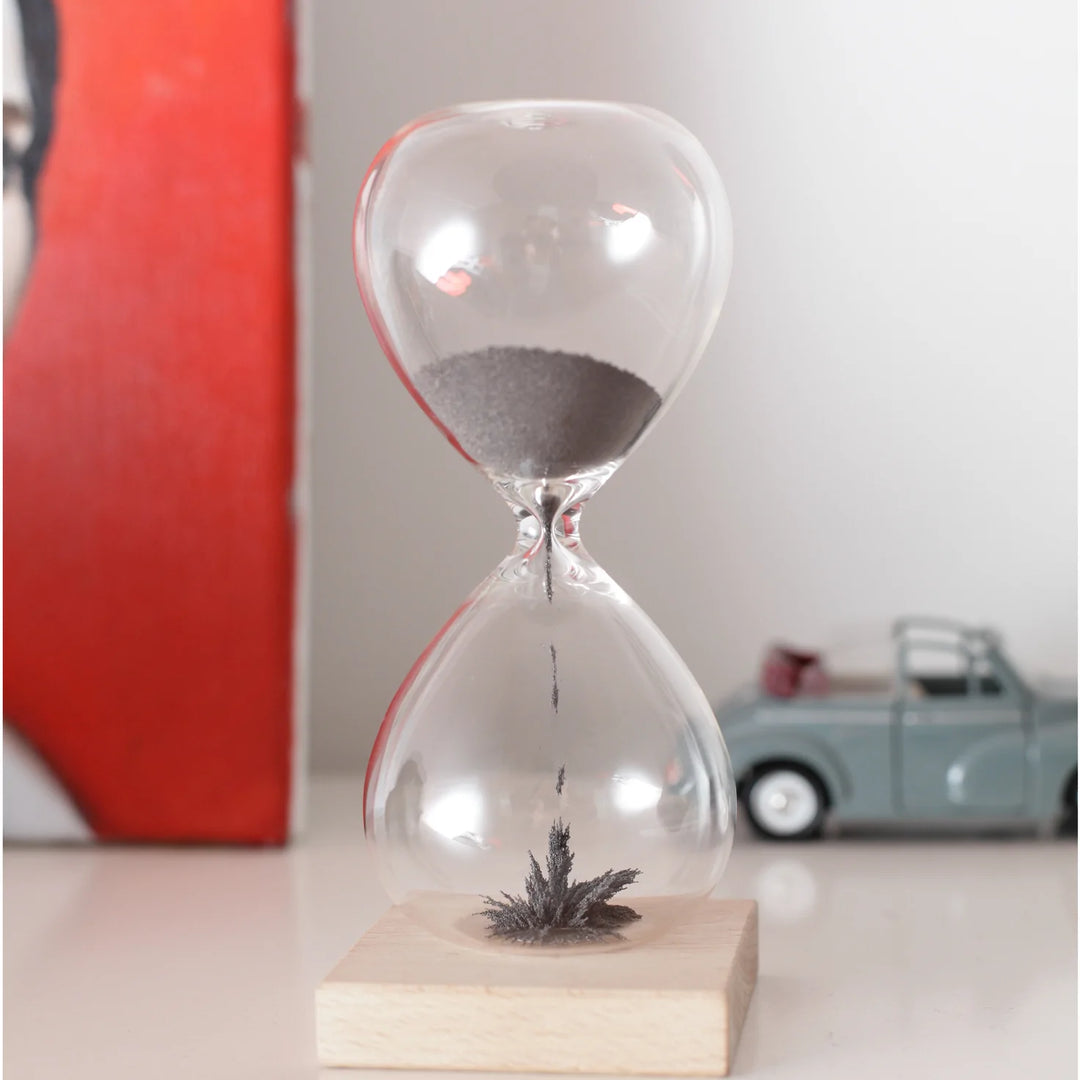 KIKKERLAND MAGNETIC HOURGLASS