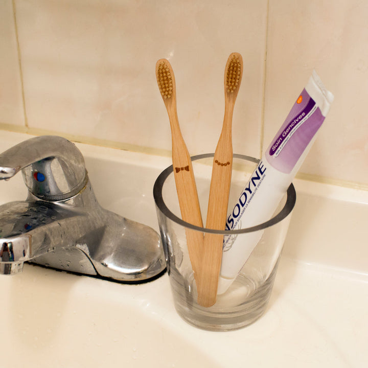 KIKKERLAND HIS & HER BAMBOO TOOTHBRUSH SET