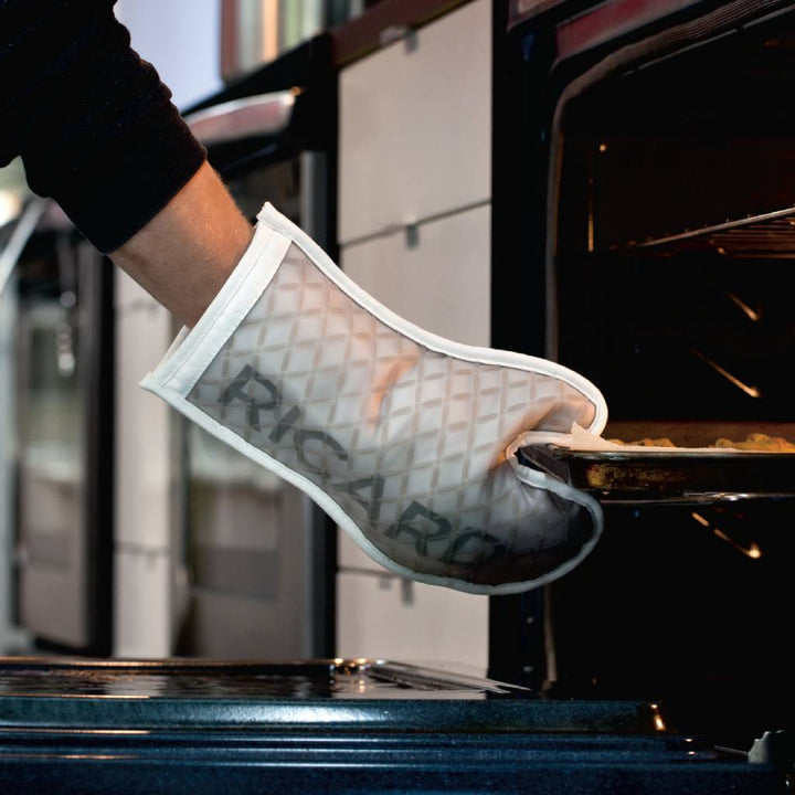 RICARDO BEIGE SILICONE OVEN MITT