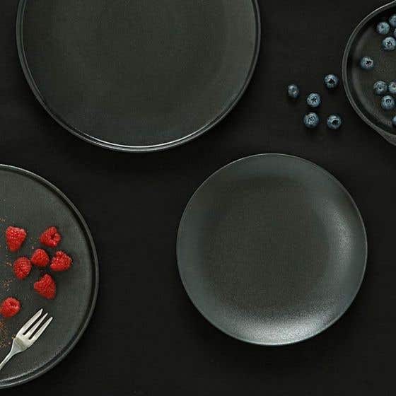 Maxwell & Williams Caviar High Rim Platter 33 cm