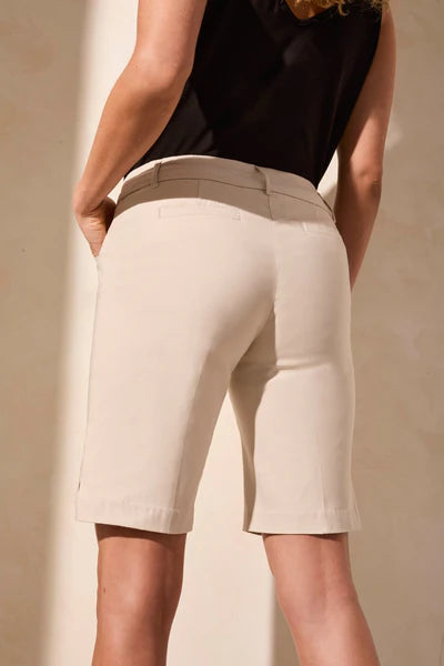 FLATTEN IT PULL-ON SLIT-ACCENT SHORT "FRENCHOAK"