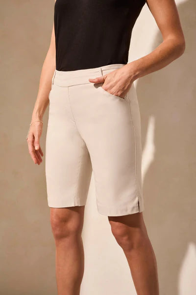 FLATTEN IT PULL-ON SLIT-ACCENT SHORT "FRENCHOAK"