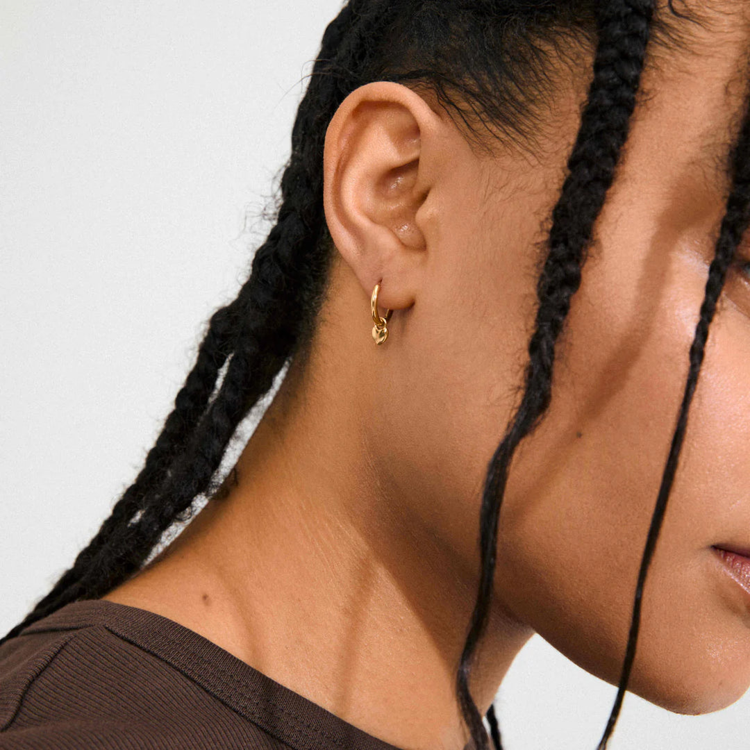 ALAIA RECYCLED TINY HEART EARRINGS "GOLD-PLATED"