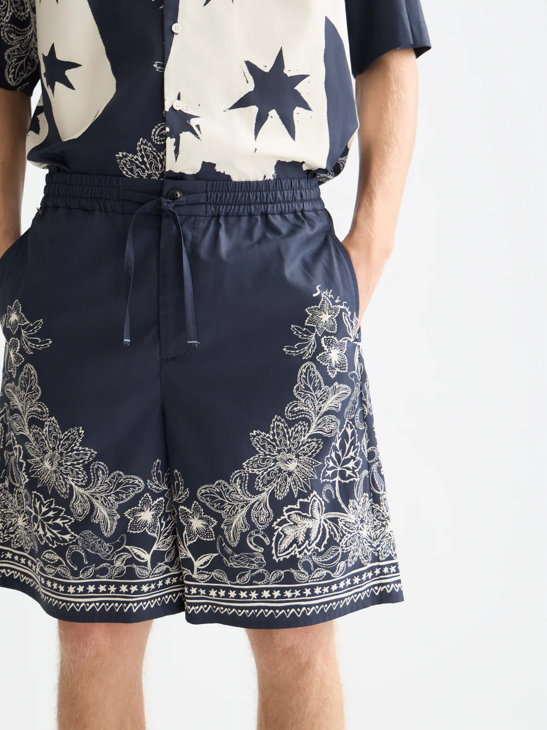 PRINTED WIDE BERMUDA SHORTS "HORSE BANDANA DRESS BLUES"