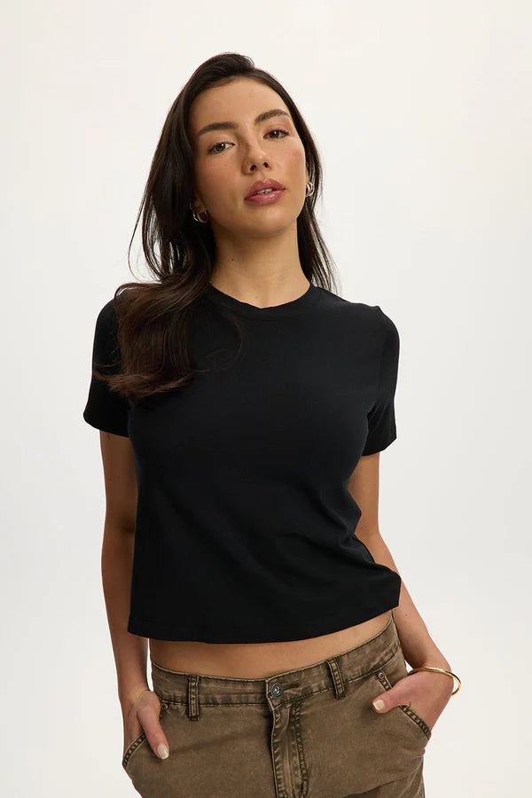 KENDALL SUPERSOFT TEE "BLACK"