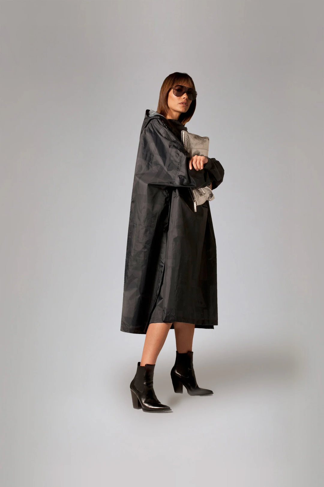 BACK TO BLACK ART CAMO PONCHO