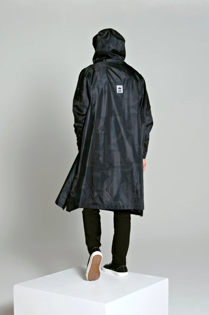 BACK TO BLACK ART CAMO PONCHO