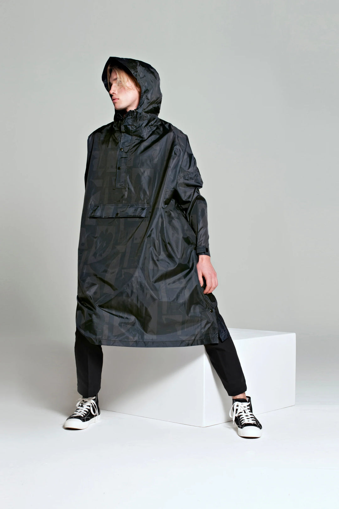 BACK TO BLACK ART CAMO PONCHO