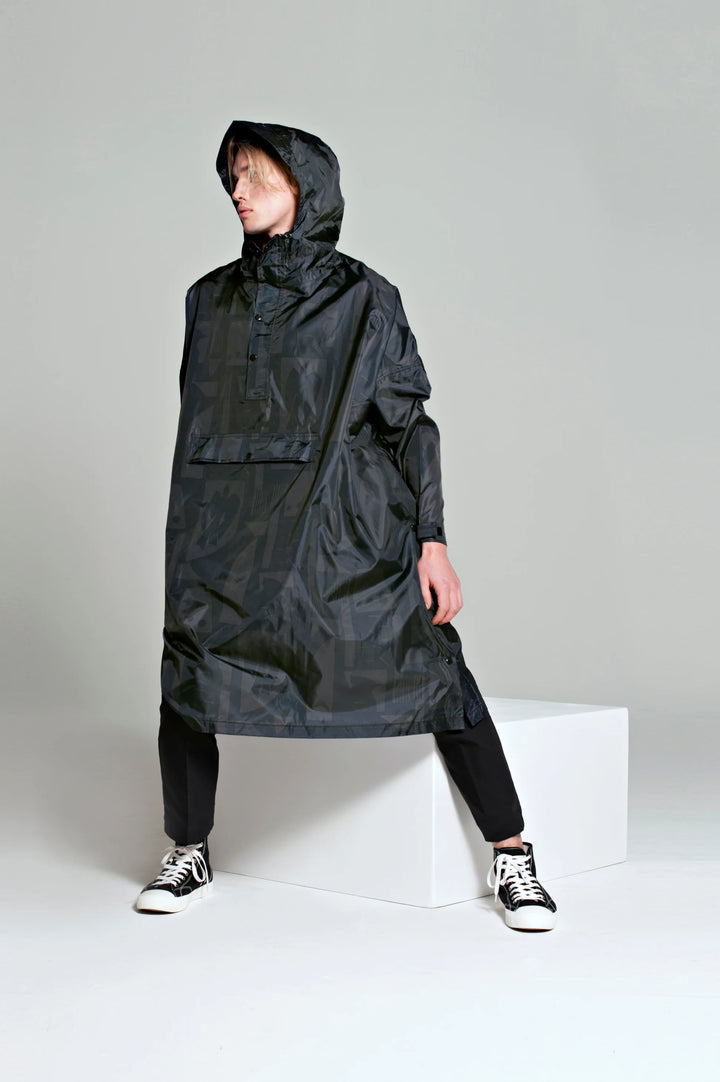 BACK TO BLACK ART CAMO PONCHO