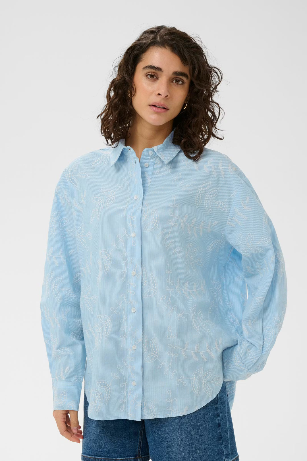 KAMARLEE SHIRT "CHALK BLUE EMBROIDERY STRIPE"