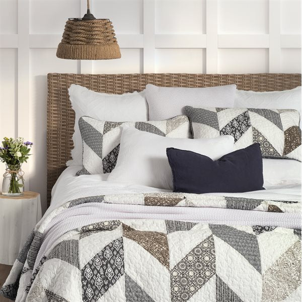 BOATHOUSE CHEVRON PATTERNED QUILT DOUBLE/QUEEN