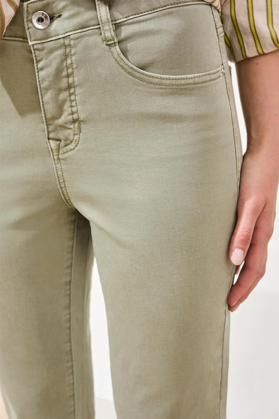 COMFORT STRETCH SOPHIA CURVY HUGGING STRAIGHT DENIM "CACTUSCLAY"