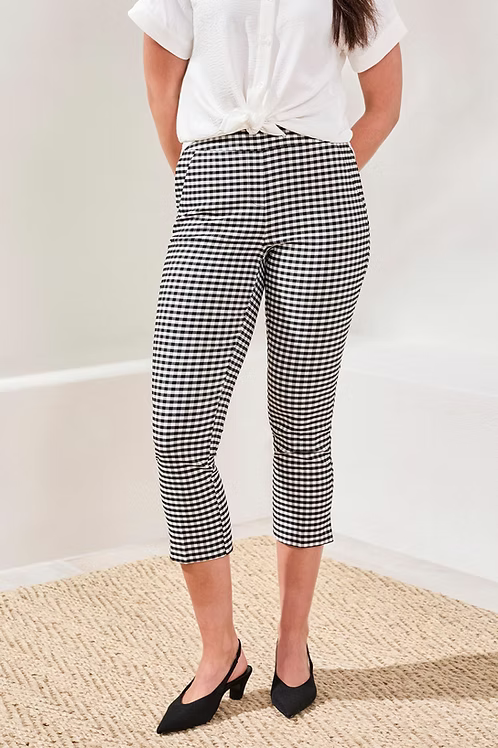 PULL ON CAPRI WITH SIDE SLIT "BLACK"