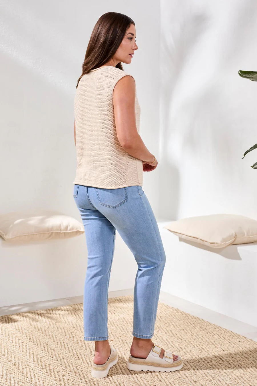 SWEATER VEST WITH POCKETS AND DECORATIVE BUTTONS "COCOCREAM"
