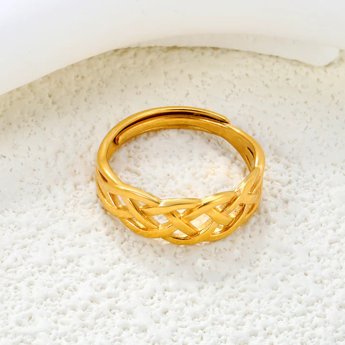 WEAVE CROSS LINES RING - GOLD