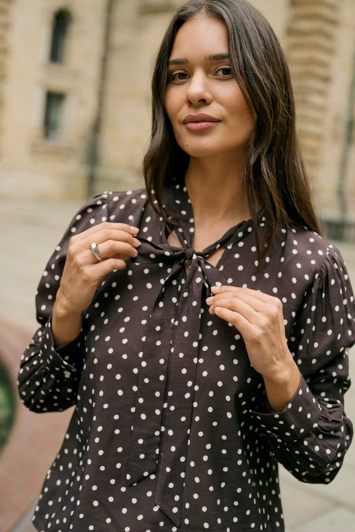 KADOTTE BLOUSE "COFFEE BEAN TURTLEDOVE DOT"