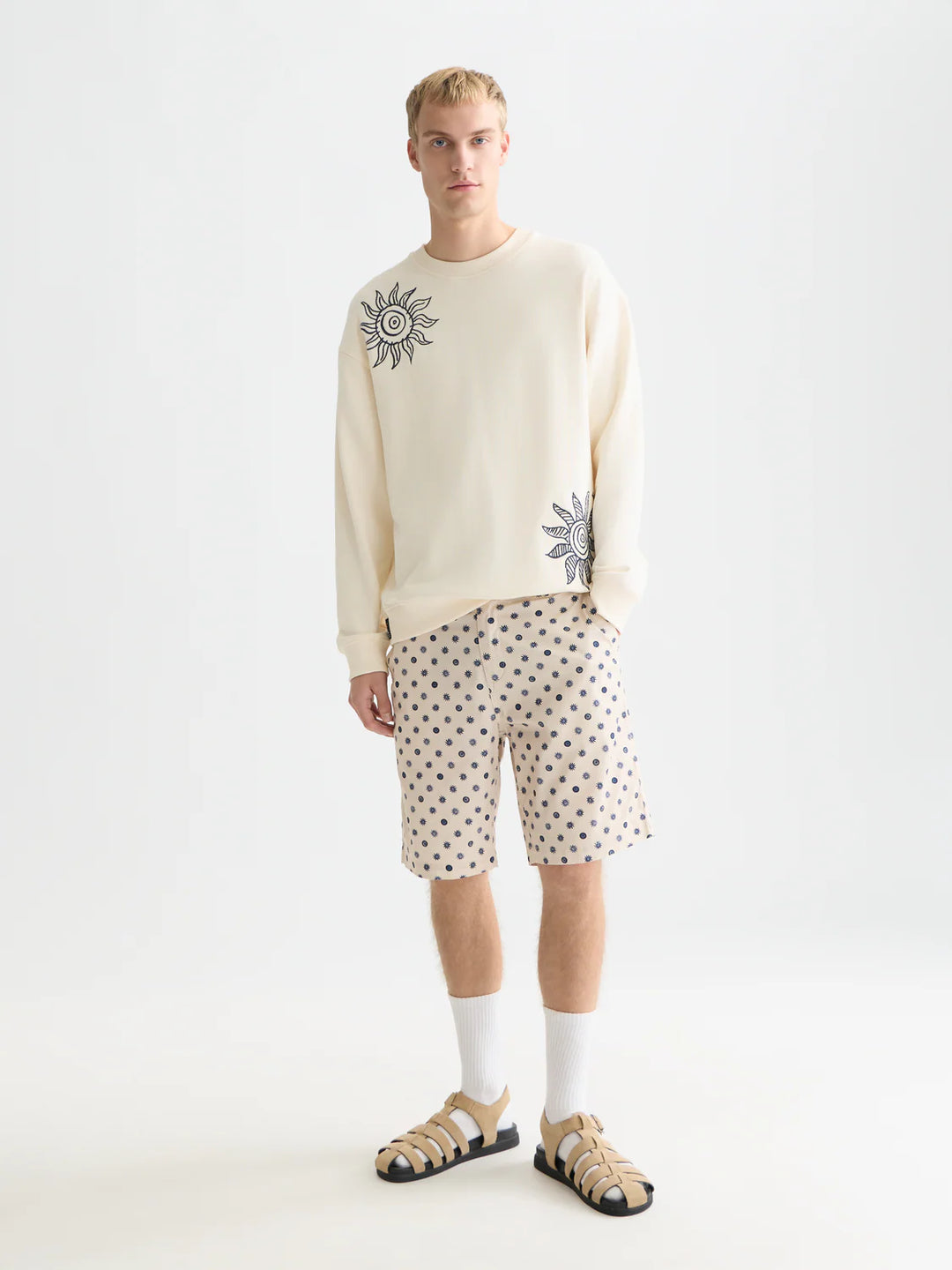 EMBROIDERED RELAXED SWEATSHIRT "EGGNOG"