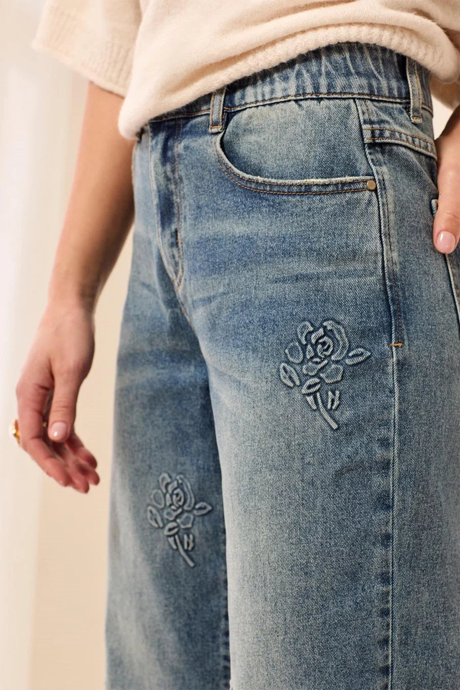 SOPHIA CURVY STRAIGHT LEG EMBROIDERED JEANS "FLOWERBLUE"