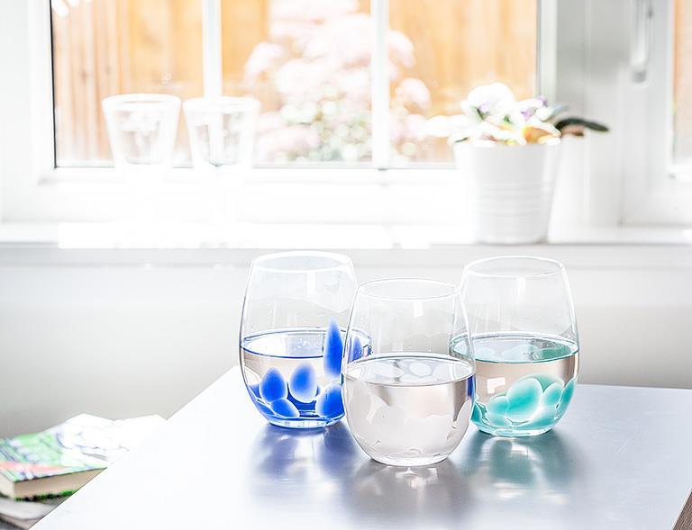 FUSED DOTS STEMLESS WINE GLASS - WHITE 3.5&