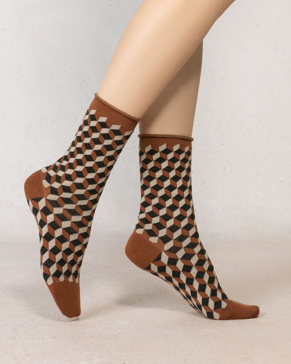 FINE WOOL GEOMETRIC SOCKS "CARAMEL/BLACK"