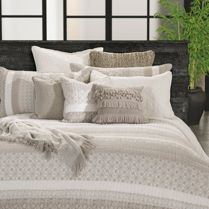 LOLA IVORY AND TAUPE QUILT - KING