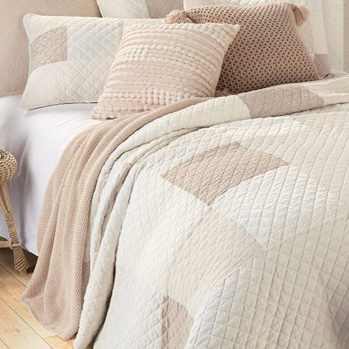 MERINGUE IVORY AND NATURAL QUILT - DOUBLE/QUEEN