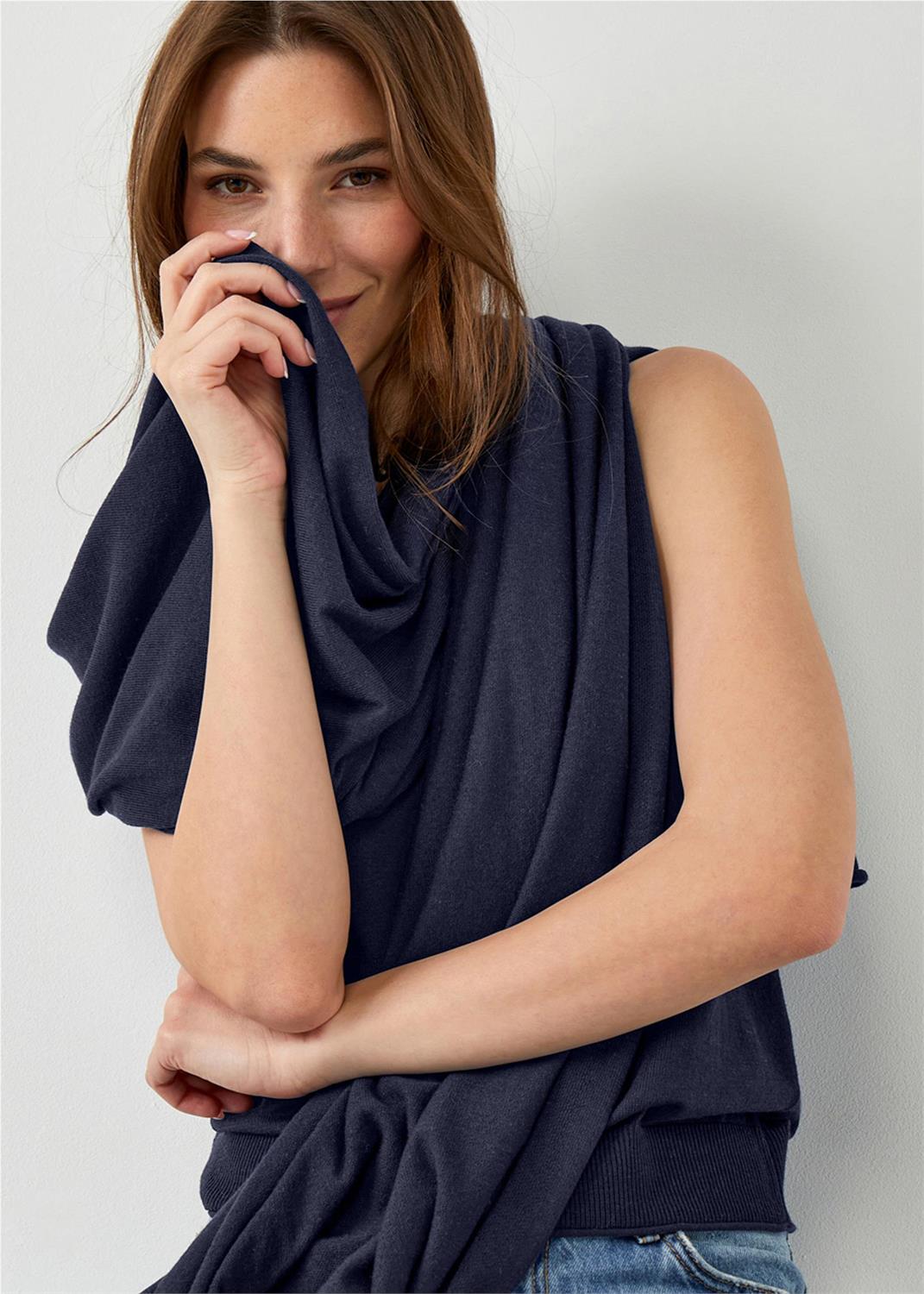 ESSENTIAL CASHMERE BLEND SHAWL "NAVY"