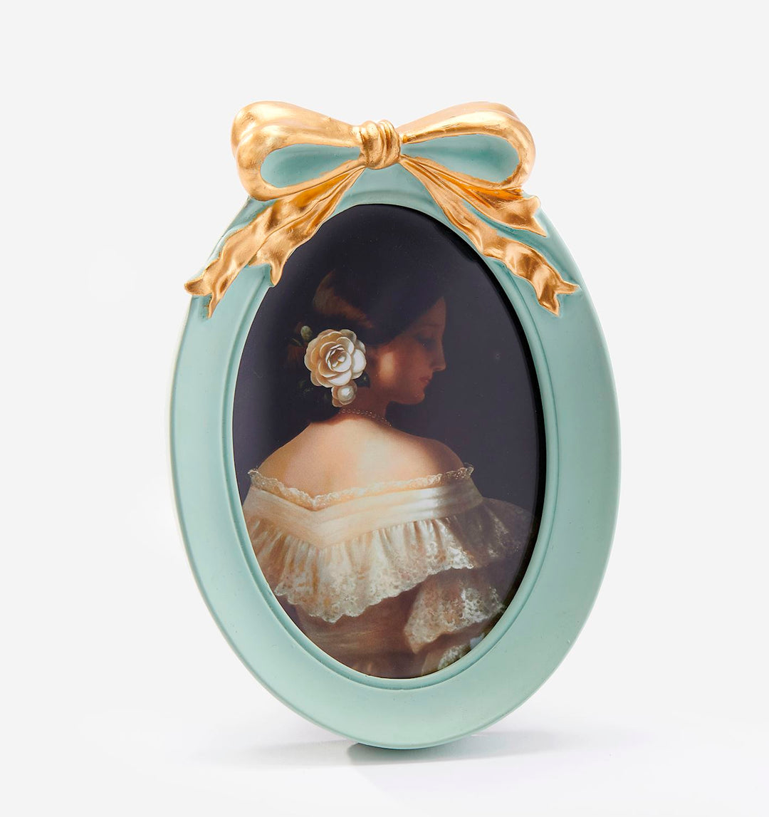 BLUE OVAL FRAMED PICTURE/FRAME