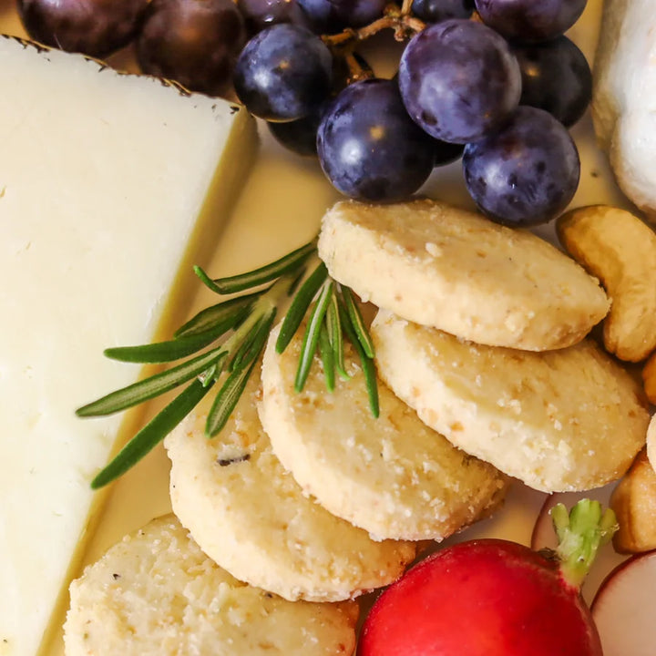 PARMESAN &amp; ROSEMARY CHEESE BOARD BISCUITS 90G