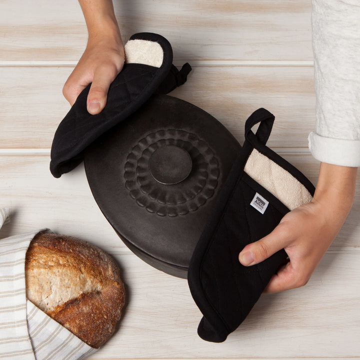 SUPERIOR BLACK POCKET POTHOLDER