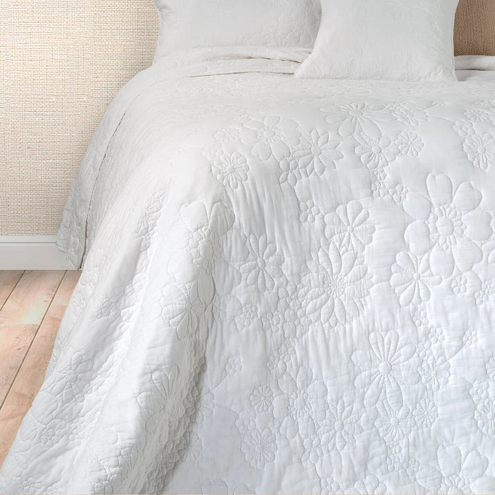 FLOWER WHITE STITCHED QUILT - DOUBLE/QUEEN