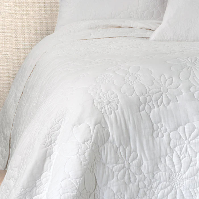 FLOWER WHITE STITCHED QUILT - TWIN