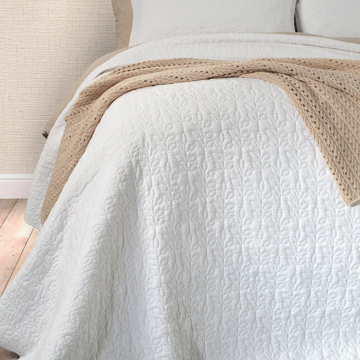 FOLIAGE WHITE STITCHED QUILT - KING