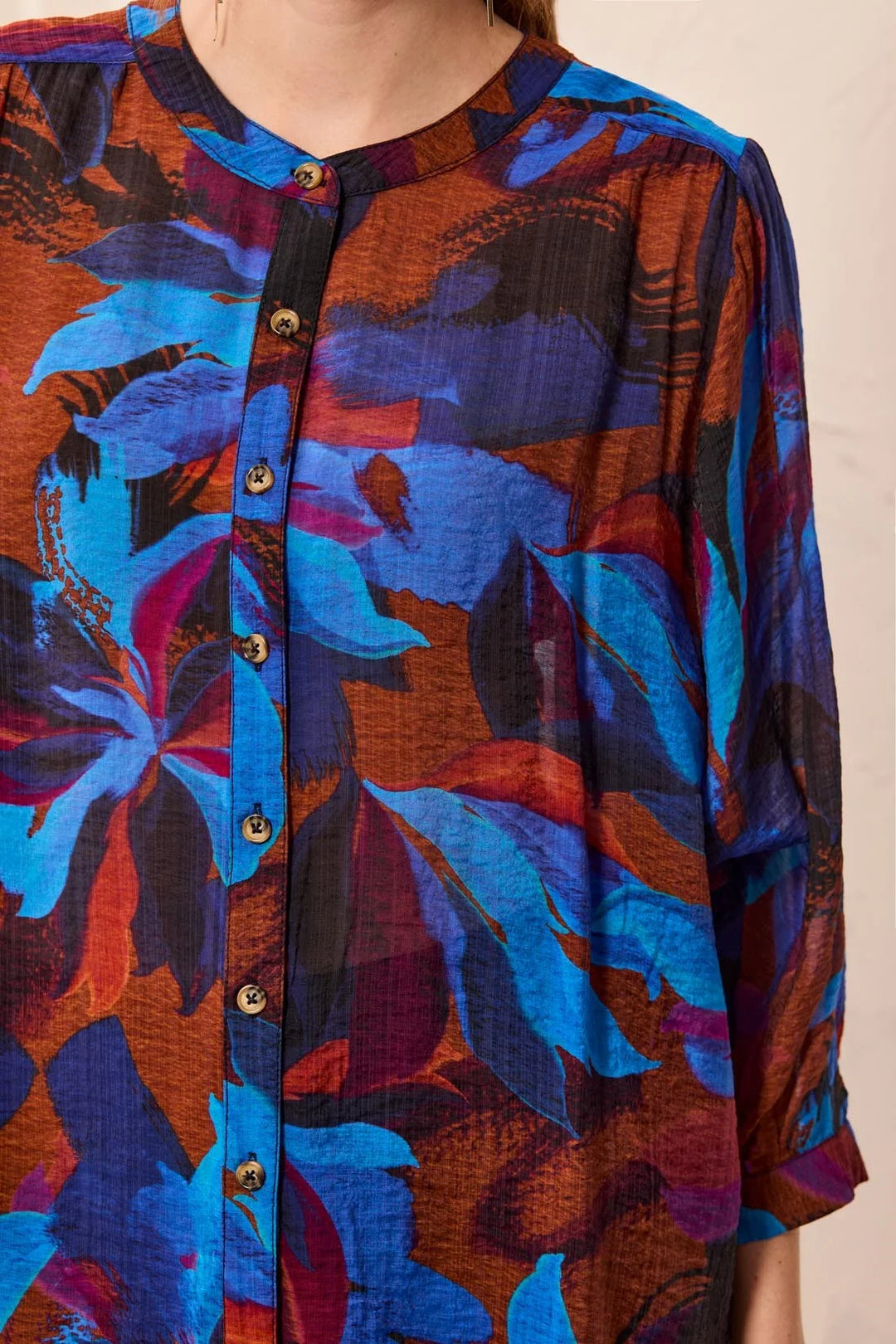FLOWY DOLMAN SLEEVE BLOUSE WITH SELF-COVERING BUTTONS "SHARPBLUE"