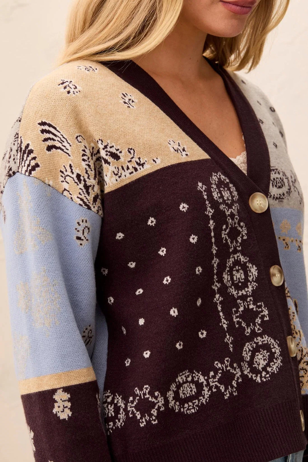 NOVELTY JACQUARD V-NECK SWEATER CARDIGAN "SATINSKY"