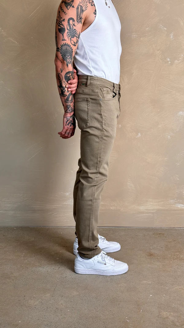 FW25 SUPER STRETCH KNIT DENIM SLIM "TAUPE"