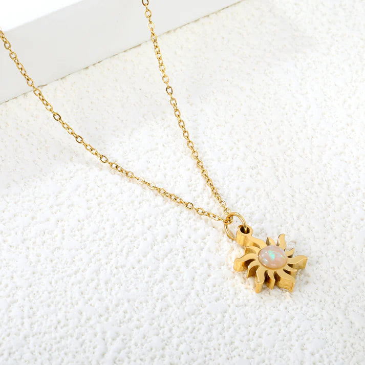 RADIANT SUNSTONE NECKLACE - GOLD
