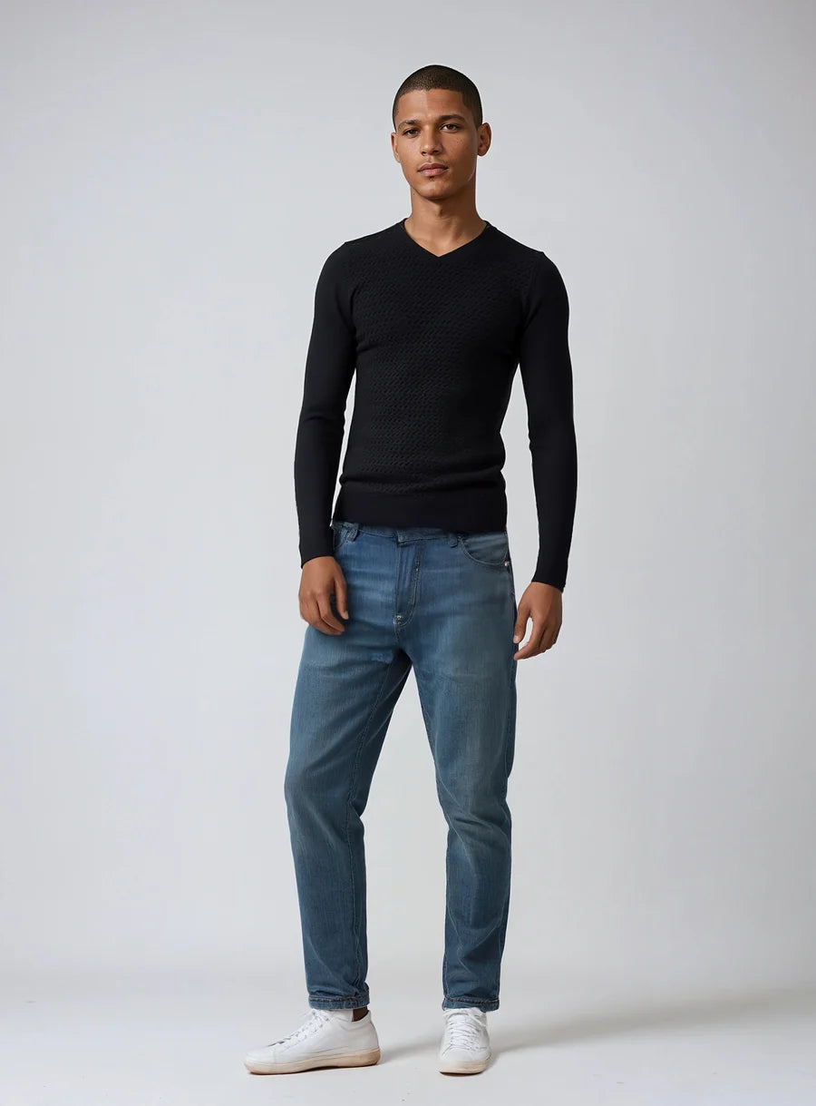 CASHMERE-LIKE KNIT FRONT V-NECK SWEATER "BLACK"