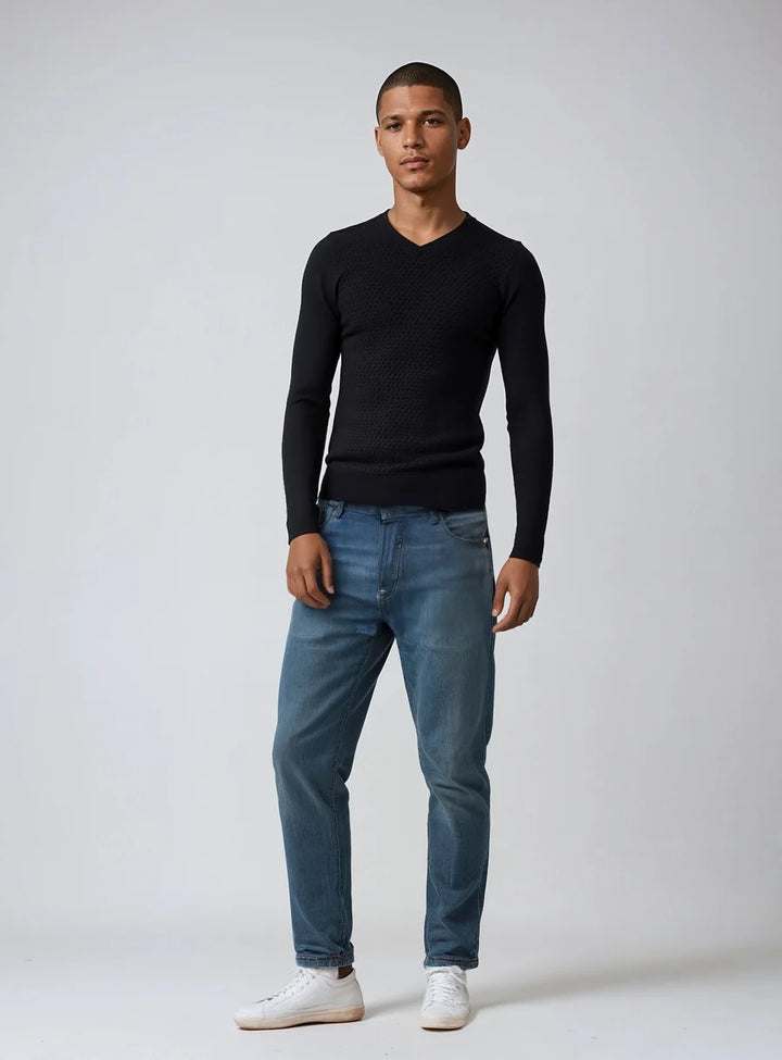 CASHMERE-LIKE KNIT FRONT V-NECK SWEATER "BLACK"