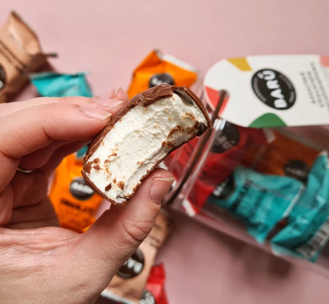 ASSORTED CHOCOLATE MARSHMALLOWS IN GIFT JAR 208G