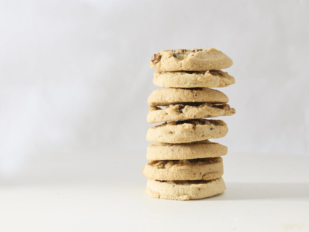 MAPLE &amp; PECAN DARK CHOCOLATE BISCUITS IN TIN 200G