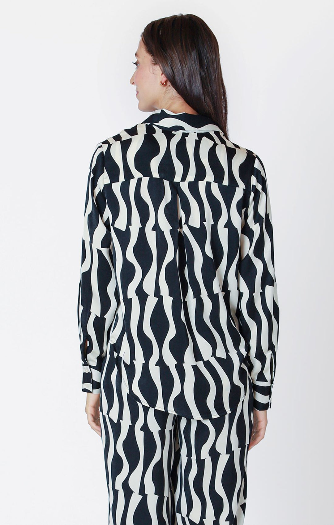 LS SATIN BLOUSE "OFF WHITE/BLACK WAVE"